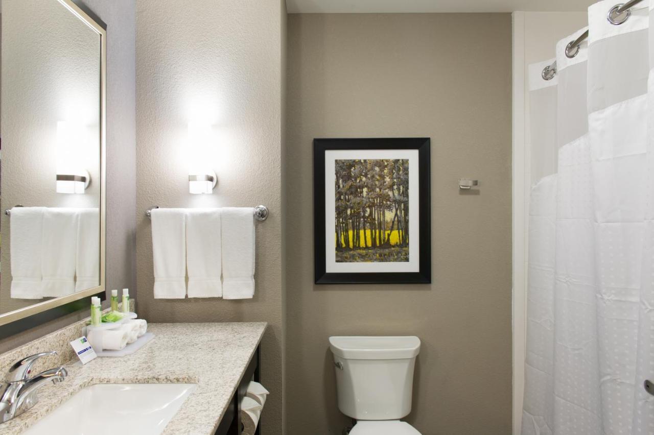Holiday Inn Express And Suites Madison Central By Ihg Екстер'єр фото