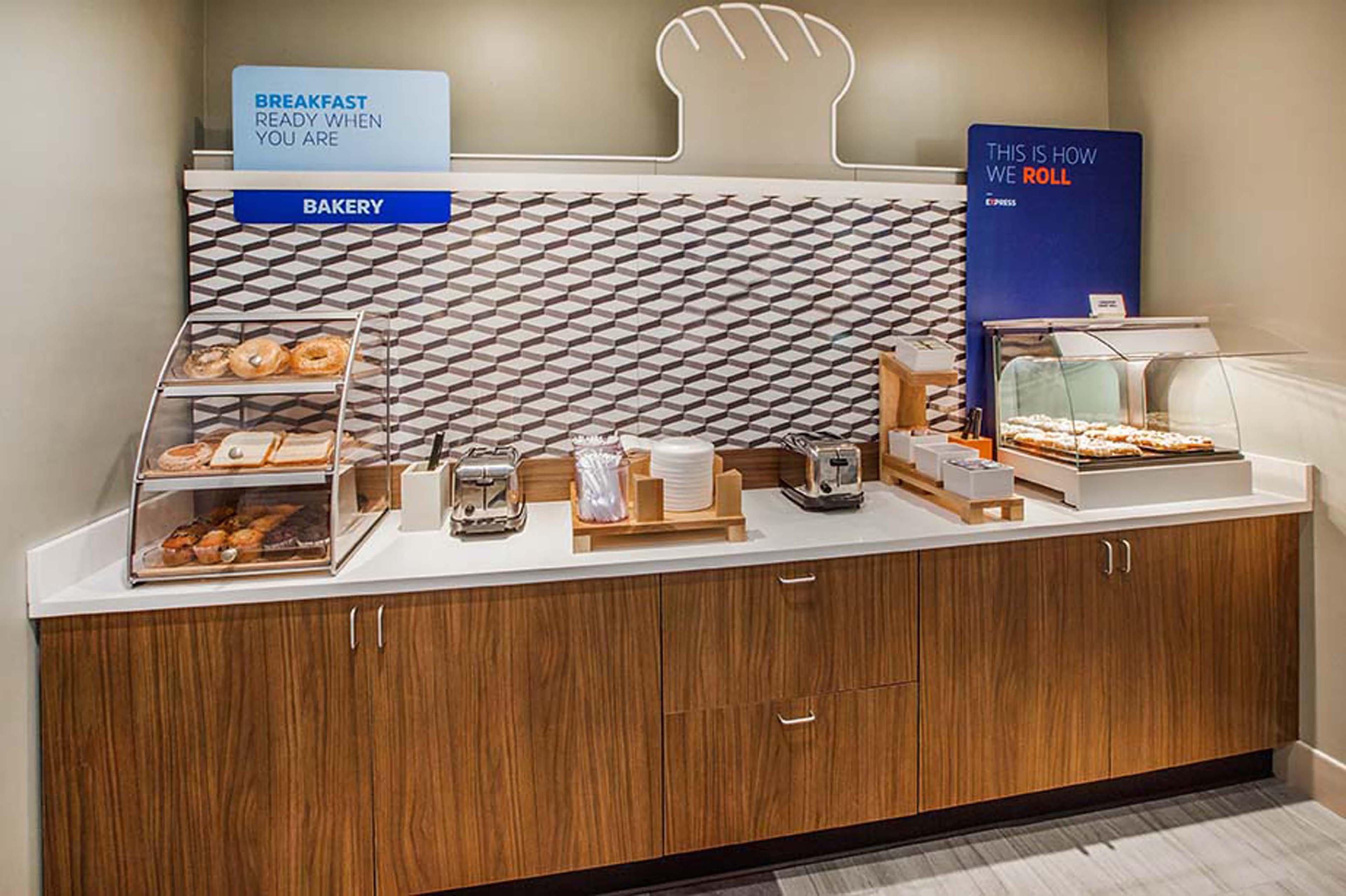 Holiday Inn Express And Suites Madison Central By Ihg Екстер'єр фото