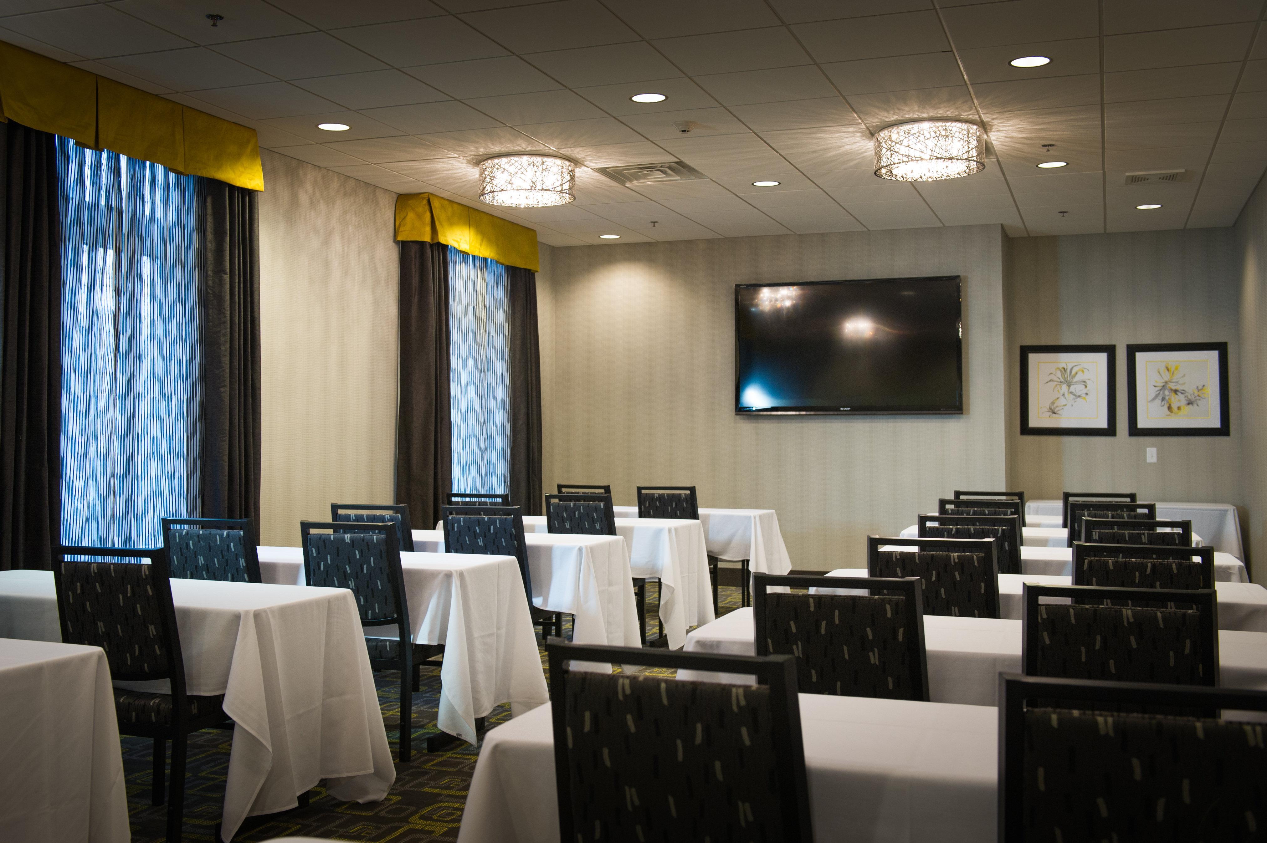 Holiday Inn Express And Suites Madison Central By Ihg Екстер'єр фото