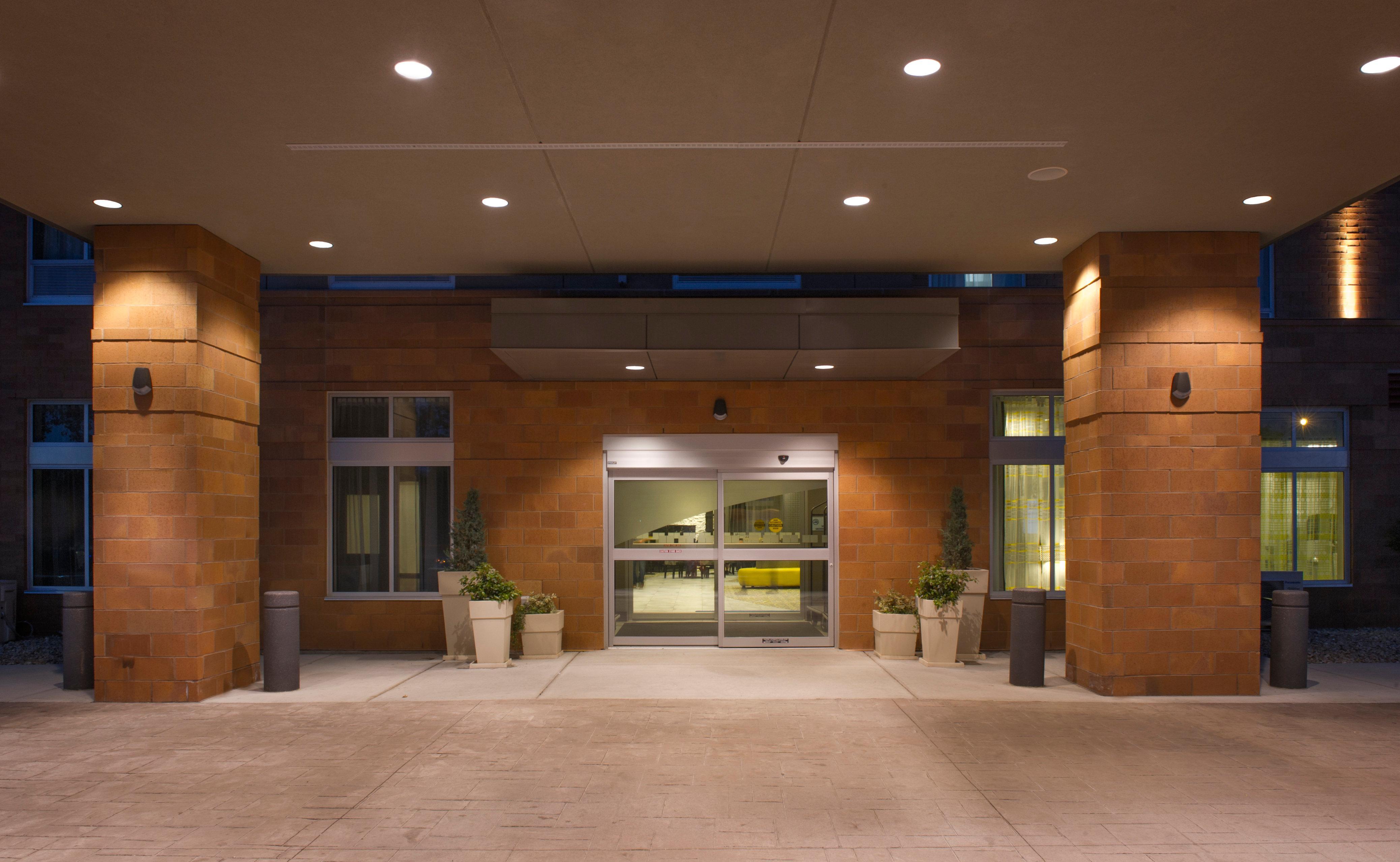 Holiday Inn Express And Suites Madison Central By Ihg Екстер'єр фото